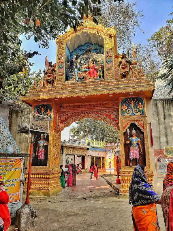Alakhnath Temple — 12th-century Shiva temple and Naga Sanyasi headquarters, Bareilly