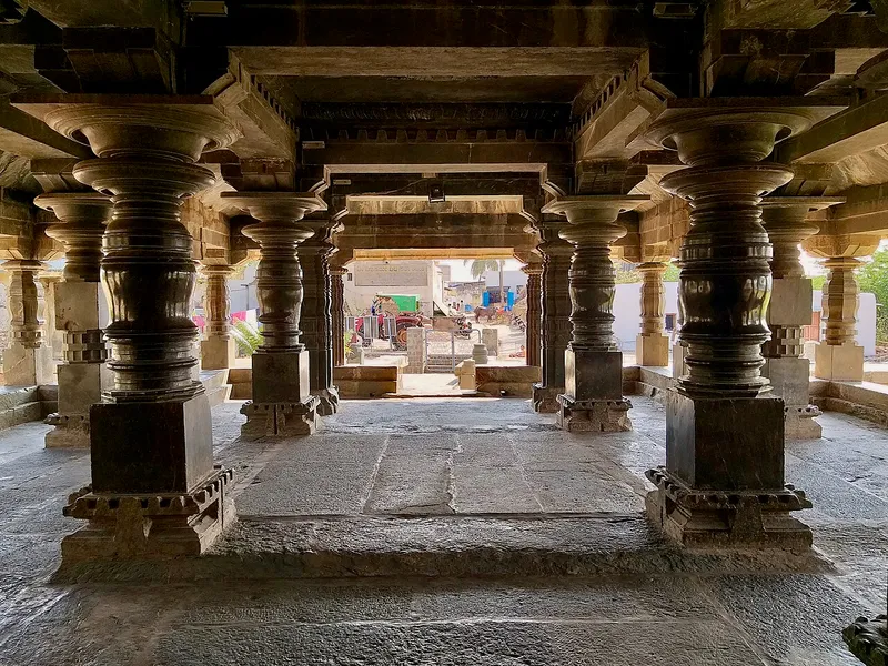 Brahma Jinalaya, Lakkundi, Gadag
