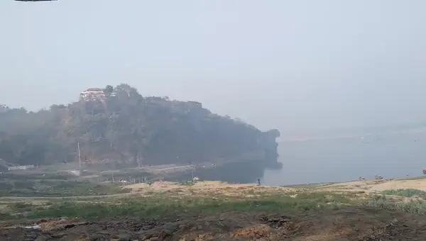 Panoramic view of Chunar Fort from the river, Mirzapur
