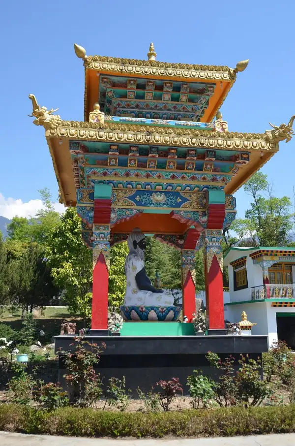Bir Billing entrance, Bir